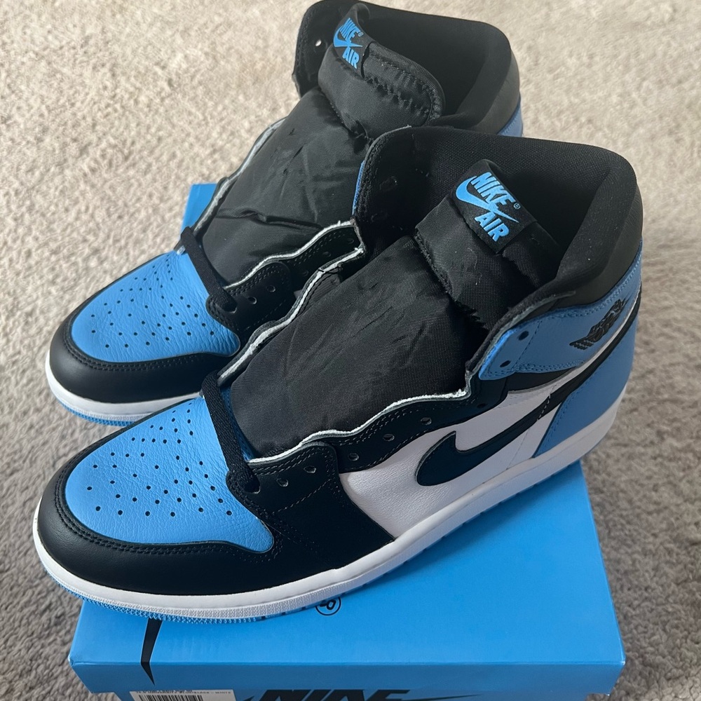 ***SOLD***Jordan 1 Retro High OG UNC Toe